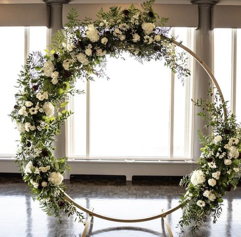 White Wedding Arch, Black And White Wedding Theme, Dream Wedding Decorations, Hollywood Wedding, Arch Decoration Wedding, Venue Decor, Ceremony Arch, Outdoor Wedding Decorations, Floral Arch