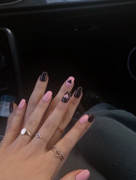 Simple Couple Nails Designs, Korean Coffin Acrylic Nails, Pink And Black Nails Design Simple, Friendship Nails Designs Best Friends, Pink And Black Nails Design, His And Hers Nails, Fall Color Nail Designs, Short Fall Acrylic, Best Friend Nails Ideas