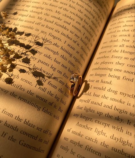 A ring in a book looks so aesthetic 🫶🏻💍 Elizabeth Disney Aesthetic, Susan Core Aesthetic, Elisabeth Core Aesthetic, Elizabeth Aesthetic Core, Nick Core Aesthetic, Kimberly Core Aesthetic, Kim Core Aesthetic, Isabel Core Aesthetic, Jordyn Aesthetic