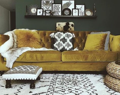 Living Room Dark Sofa, Lime Green Sofa, Sofa Rugs, Dark Sofa, Gold Couch, Green Couch Living Room, Green Sofa Living Room, Living Room Dark, Lounge Living Room