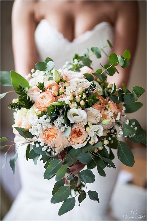 Cream Bridal Bouquet, Cream Wedding Bouquet, Bridal Bouquet Peach, Gypsophila Wedding, Peach Bouquet, Marriage Ideas, Peach Wedding Flowers, Peach And Cream, Cream Wedding