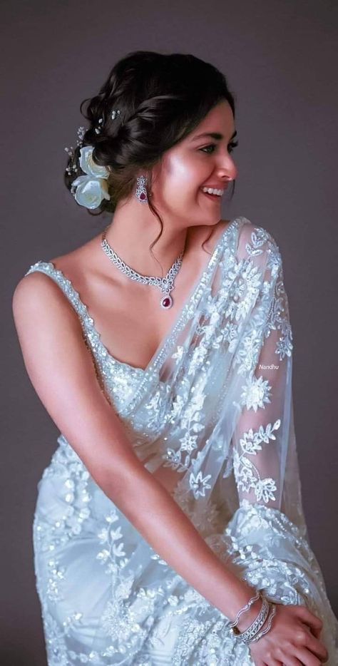 Saree Jacket Designs, Saree Hairstyles, Keerthi Suresh, Keerthy Suresh, Indian Wedding Outfit, New Saree Blouse Designs, Beautiful Casual Dresses, Elegant Wedding Hair, White Saree