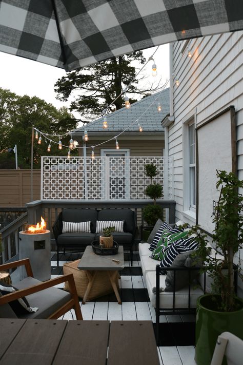 Small Patio Ideas On A Budget, Outdoor Deck Decorating, Small Deck Decorating Ideas, Garden Wallpaper, Budget Patio, Small Deck, Diy Deck, Deck Lighting, Deck Furniture