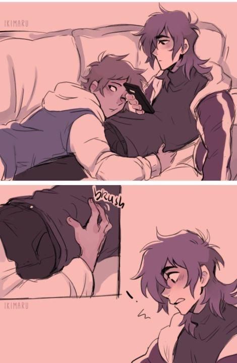 Klance Voltron Comic Spicy, Klance Phone Backgrounds, Keith Lance Fanart, Klance Voltron Top Keith, Couple Comfort Pose Reference, Lance And Keith Fanart, Pernico Fanart Spicy, Klance Comics Cute, Klance Voltron Fanart Comic