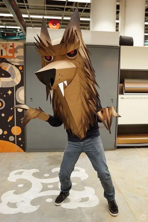 Diy Cardboard Costumes, Cardboard Masks, Cardboard Halloween, Highschool Art, Cardboard Animals, Cardboard Costume, Cardboard Creations, Cardboard Mask, The Mask Costume