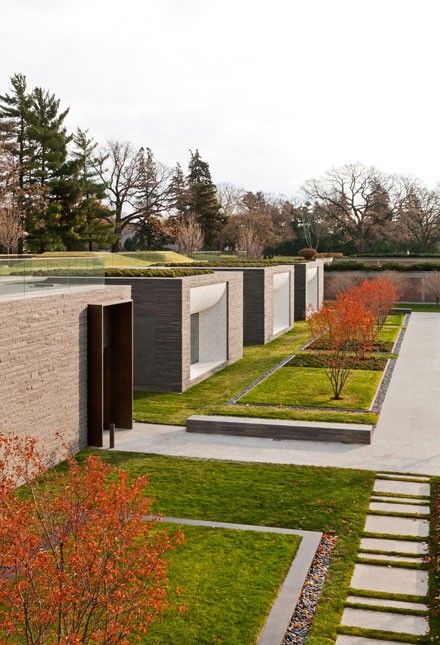 Lakewood Cemetery Garden Landscape by Halvorson Design Partnership. Photo © Paul Crosby. Cemetery Garden, Creative Design Agency, Roof Architecture, Bungalow Design, Landscape Architecture Design, Plants Garden, Home Landscaping, Colorful Plants, Memorial Garden