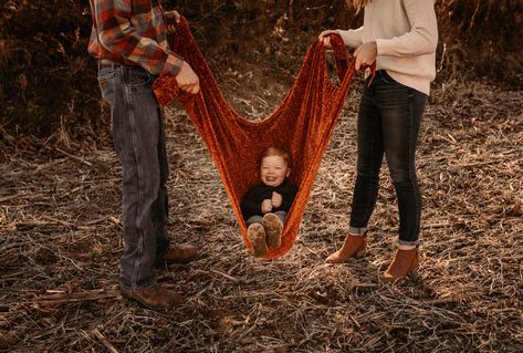 Fall Backyard Family Photos, Creative Fall Family Photoshoot, Fall Woods Family Photos, Early October Family Photos, Fall Family Photos With Blanket, October Mini Photoshoot, Fall Toddler Picture Ideas, Small Family Fall Pictures, Fall Outdoor Pictures Family