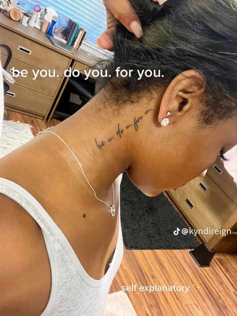 Small Girly Tattoos, Cute Hand Tattoos, Pretty Hand Tattoos, Neck Tattoos Women, Black Girls With Tattoos, Writing Tattoos, Tasteful Tattoos, Spine Tattoos For Women, Tattoos For Black Skin