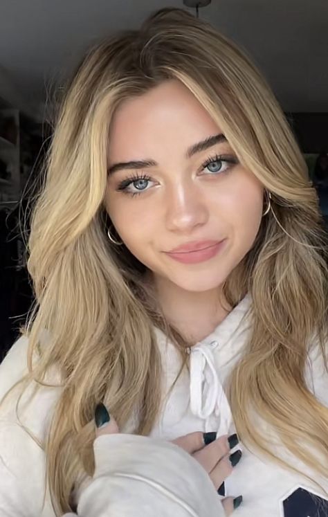 Blond Hair Blue Eyes Girl, Tess Holloway Hair, Tess Holloway Icon, Aesthetic Haircuts, Tess Holloway, Pretty Blonde Hair, Bombshell Hair, Dirty Blonde Hair, Blonde Hair Inspiration