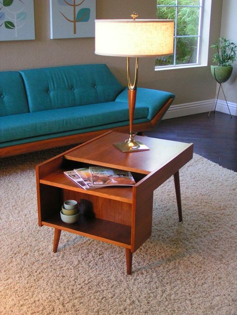 Blue Couch, Mcm Furniture, Vintage Side Table, Style Deco, Side Table Design, Design Del Prodotto, Mid Century Modern Decor, Retro Furniture, Mid Century Decor