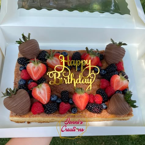 Birthday Churro Cheesecake, Churro Cheesecake With Chocolate Covered Strawberries, Churro Cheesecake Tray, Churro Cheesecake With Strawberries, Churro Cheesecake Decoration, Churro Cheesecake Cake, Cheesecake Treats, Choco Flan, Easy Empanadas Recipe