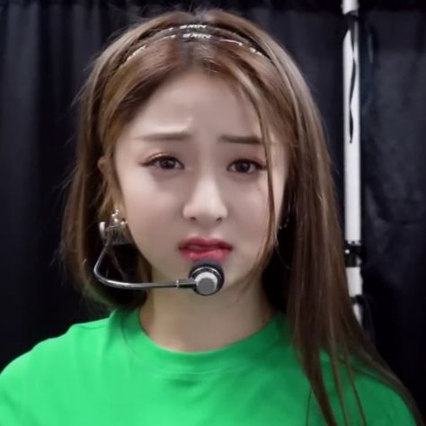 le sserafim huh yunjin ssera yunjin meme face Disgusted Kpop Face, Yunjin Funny Face Icons, Huh Yunjin Funny, Le Sserafim Reaction, Yunjin Funny, Le Sserafim Funny, Le Sserafim Huh Yunjin, Kpop Kiss, Yunjin Kim