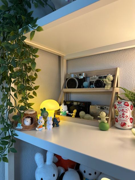 Random Shelf Decor, Smiski Figures Room, Plushies Collection Room, Smiski Figures Display, Miffy Home Decor, Miffy Room Decor, Smiski Display Ideas, Smiski Shelf, Shelf Inspo Aesthetic