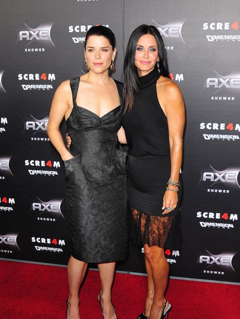 Neve Campbell & Courtney Cox Neve Campbell, Courtney Cox, Best Pictures, Hello Welcome, Famous Faces, Hottest Celebrities, Celebrities Female, Style Icons, Beautiful People