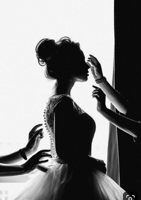 Wedding Preparation Photos, Wedding Posing, Wedding Portrait Poses, Bridal Photography Poses, Creative Wedding Photo, Wedding Details Photography, Wedding Picture Poses, Bridal Poses, Silhouette Photos