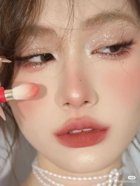 Heavy Blush Makeup Looks, Ingenue Makeup, Makeup Ala Korea, Makeup Asia, Makeup Ulzzang, Makeup Cantik, Crystal Makeup, Korean Eye Makeup, Fest Outfits