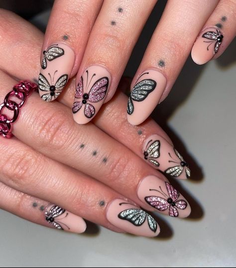 Butterfly Drawing Nail Art, How To Draw Butterfly Nail Art, Black Nail Butterfly, 3d Gel Nail Art Butterfly, Hand Drawn Butterfly Nails, No Chip Nails, Evil Eye Nails, Fake Nails Designs, Wow Nails