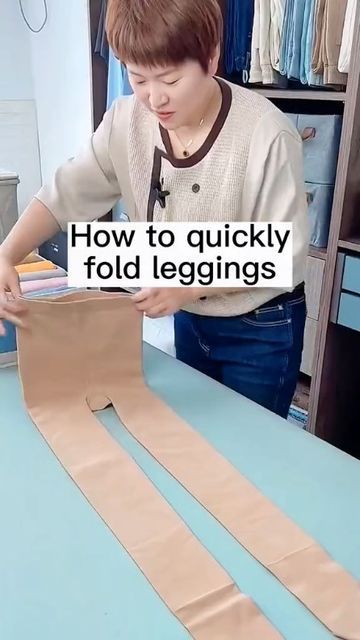 How To Fold Leggings, How To Fold Leggings To Save Space, Organize Leggings, Folding Leggings, Legging Storage, Fold Leggings, Folding Tricks, Clothes Life Hacks, Folding Tips