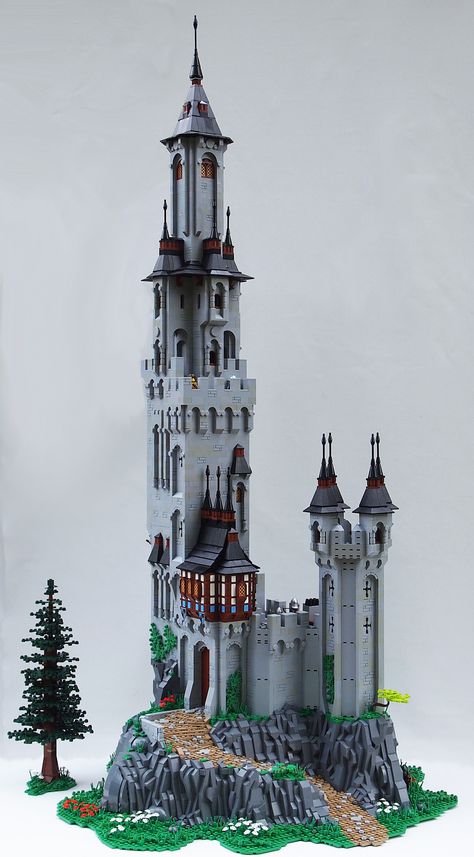 https://flic.kr/p/L58A6G | Farwin Castle | My second and final build for the… Lego Hacks, Castle Ideas, Lego Medieval, Lego Buildings, Lego Board, Lego Sculptures, Sand Castles, Lego Inspiration, Hero Factory