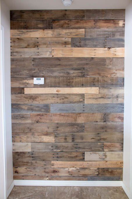 Diy Pallet Wall, Pallet Walls, Plank Walls, Fa Fal, Into The Wood, Casa Vintage, Wooden Pallet Projects, Outdoor Furniture Plans, Pallet Wall