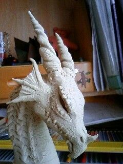 Dragon sculpture Clay Dragon Easy How To Make, Dragon Clay Sculpture Easy, Dragon Clay Art, Daenerys Makeup, Clay Dragon Tutorial, Clay Dragon Easy, Dragon Scene, Ceramic Sculpture Artists, Daenerys Costume