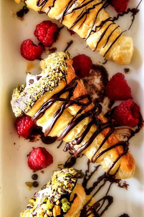 Puff Pastry Cannoli, Cannoli Cones, Sweet Puff Pastry Recipes, Party Food Easy, Sweet Puff Pastry, Puff Pastry Recipes Dessert, Ricotta Filling, Puff Pastries, Puff Pastry Desserts