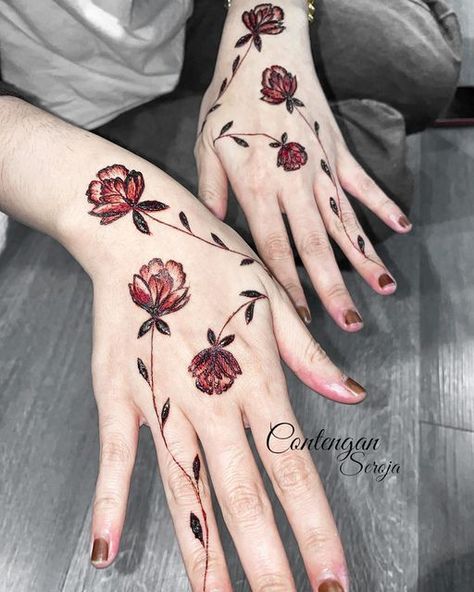 Simple Red Henna Designs, Red Mehendi Designs, Hena Simple, Flower Mehendi Designs, Red Henna Designs, Bridesmaid Henna, Small Mehndi, Nikah Ideas, Kashee's Mehndi Designs