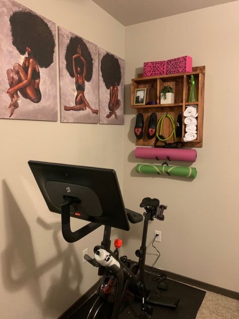 Peloton Corner Ideas Bedroom, Peleton Bike Small Spaces, Peloton Room Ideas Small Space, Peloton Corner Ideas, Peloton Corner, Small Gym At Home, Workout Corner Ideas, Exercise Corner, Corner Gym