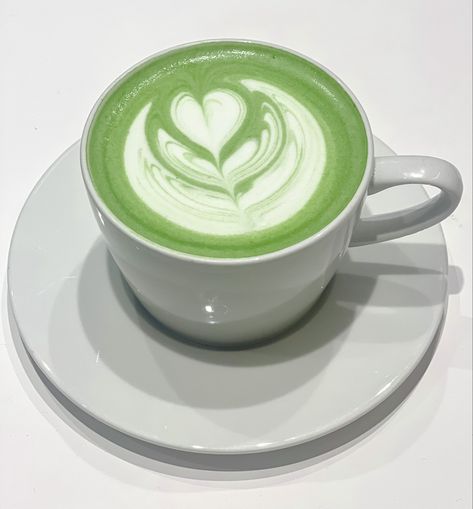 Green tea, matcha tea, heart shape, tea Love Green Aesthetic, Macha Tea, Drinking Green Tea, The Colour Green, I Love Green, Greens Restaurant, Green Matcha, Coffee Latte Art, Green Tea Cups