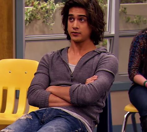 Beck Victorious, Crush Cake, Beck Oliver, Avan Jogia, Hollywood Theme, The Libertines, Childhood Tv Shows, Tv Show Outfits, Icarly