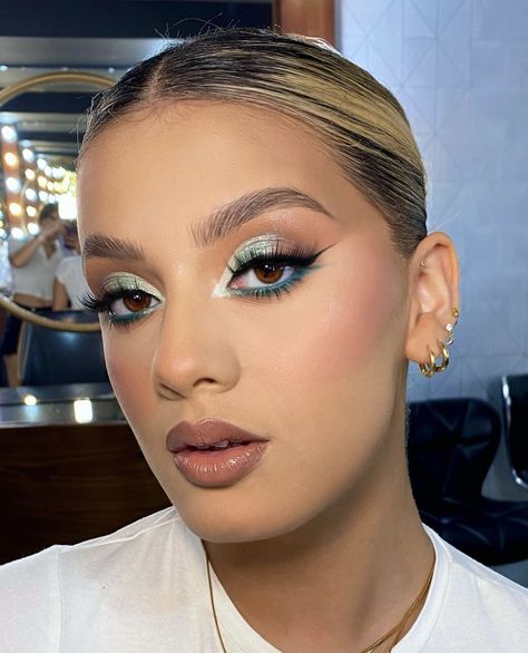 Teal Dress Makeup Ideas, Envy Makeup, Sliver Makeup, Makeup Ojos, Prom Eye Makeup, Dramatic Eye Makeup, Cut Crease Makeup, Full Makeup, Glam Makeup Look