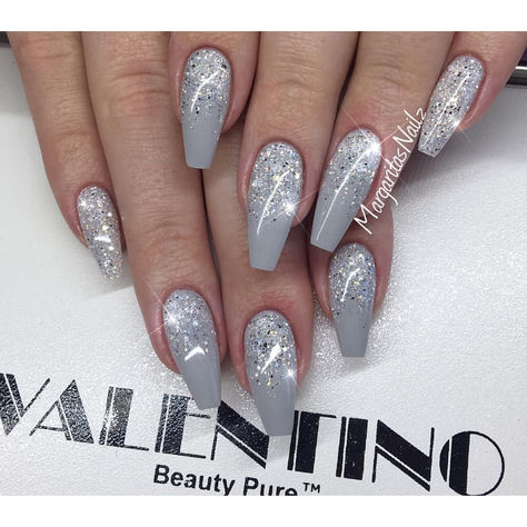 Grey coffin nails glitter ombré nail art fall fashion 2016 #GlitterNails Grey Nail Designs, White Tips, Ombre Nails Glitter, Gray Nails, Nail Art Ombre, Nail Designs Glitter, Silver Nails, Coffin Nails Designs, Fancy Nails