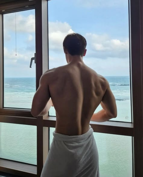 Men With Muscular Backs, Chiseled Body Men, Back Poses Aesthetic Men, Tall Muscular Brunette Guy, Muscular Backs Men, Male Back Aesthetics, Man With Towel Around Waist, Man In Towel Aesthetic, Tall And Muscular Guy