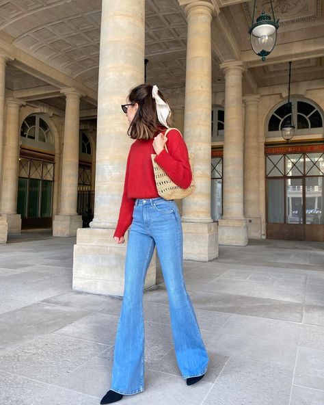 Marielle on Instagram: “Another flare jeans 👖” Marielle Haon, Flare Jeans Outfit Winter, Flair Jeans Outfit, Outfit Ideas December, Flare Jeans Outfit, Jeans Outfit Winter, Camila Morrone, Clothing Outfit Ideas, Jeans Outfit