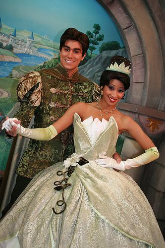 Tiana Costume, Prince Frog, Disney Characters Costumes, Tiana Princess, Tiana And Naveen, Prince Naveen, Official Disney Princesses, Characters Cosplay, Disney Princess Tiana