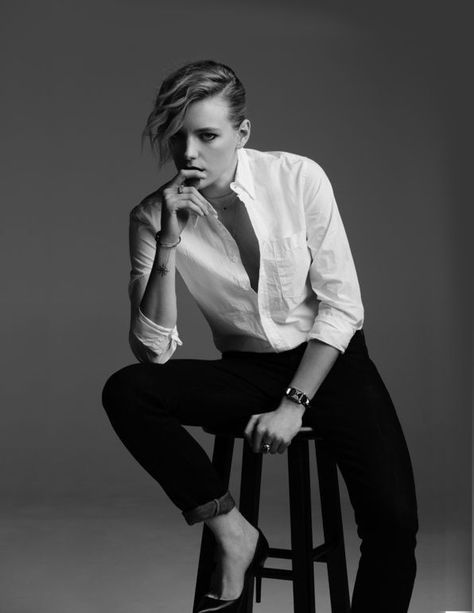 Style Androgyne, Erika Linder, Androgynous Models, Woman In Suit, Boy Meets Girl, Pretty Ppl, American Denim, Androgynous Fashion, Boy Meets