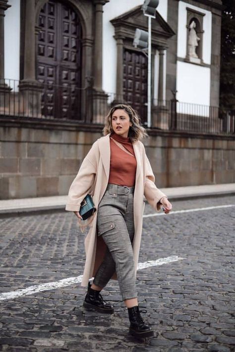 Classy Aesthetic Plus Size, Minimalist Mid Size Fashion, Fall Business Casual Outfits For Women Midsize, Curvy Minimalist Outfit, Curvy European Style, Plus Size Layered Outfits Winter, Paris Plus Size Outfits, Doc Martens Outfit Midsize, Winter Outfits For Chubby Girls