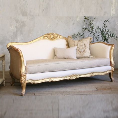 Vintage Luxurious Vintage Settee with Gold Gilt Frame Victorian Sofa Design, French Style Sofa, Modern Classic Sofa, Old World Furniture, Vintage Settee, Luxury Sofa Living Room, Victorian Sofa, French Living Rooms, French Sofa