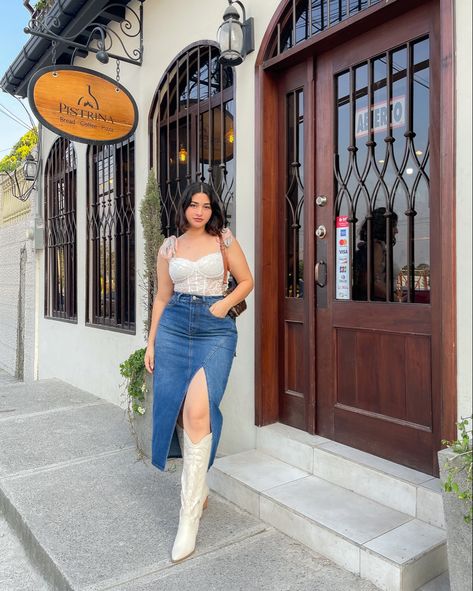 Plus Size Vaquera Outfit, Plus Size Cowgirl Outfits, Cowboy Outfits For Women, Outfit Botas, Cowgirl Style Outfits, Outfits For Mexico, Fest Outfits, Fiesta Outfit, Country Style Outfits