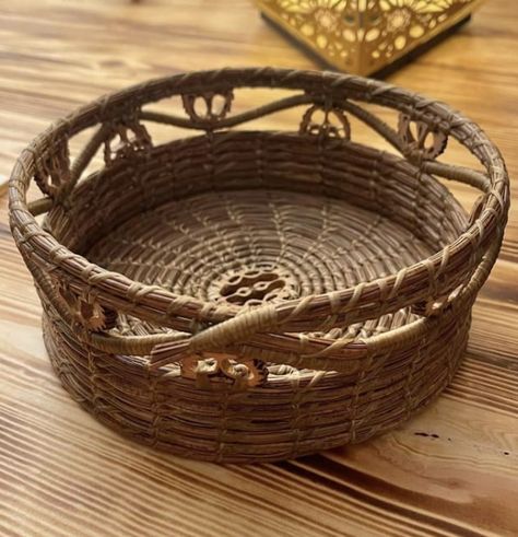 Basket Weaving Patterns, Pine Needle Baskets, Pine Needles, Weaving Patterns, Craft Fair, Craft Fairs, Basket Weaving, Baskets, Weaving