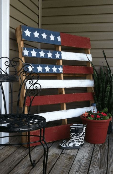 Flag Pallet, Pallet Flag, Pallet Projects Easy, Fourth Of July Decor, Pallet Crafts, 4th Of July Decorations, Wood Pallet Projects, July Crafts, Budget Backyard