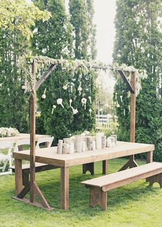 Meja Outdoor, Hanging Flowers Wedding, Pergola Modern, Pergola Diy, Deco Champetre, Bohemian Style Wedding, Have Inspiration, Rustic Outdoor, Hanging Flowers