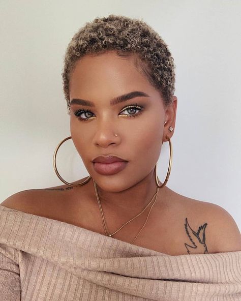 @alissa.ashley is a goddess on earth! Don't forget to follow @ziliz.co and sign up to get latest updates on our app release and be the… Fluffy Curly Hair, Big Chop Natural Hair, Twa Styles, Twa Hairstyles, Tapered Natural Hair, Natural Hair Cuts, Natural Hair Short Cuts, Short Afro, Pelo Afro