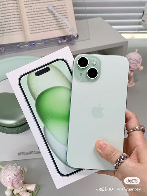 #iphone #iphone15 Iphone 15 Colors, Iphone 15 Green, Phone Obsession, Photo Iphone Case, Dream Phone, Secret Starbucks Drinks, Creative Iphone Case, Cute Headphones, Iphone Colors