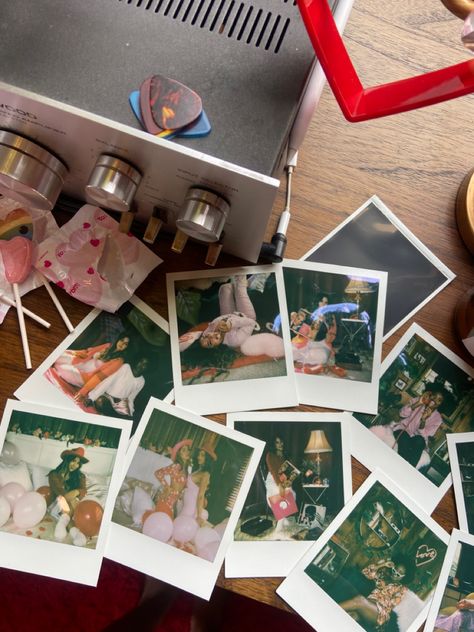 Valentine’s day Polaroids, Vintage Aesthetic Romantic Polaroids, Vintage Valentines Day Aesthetic, Valentines Polaroid, Valentines Day Aesthetic Vintage, Retro Valentines Aesthetic, Vintage Valentines Aesthetic, Galentines Photoshoot Ideas, Vday Shoot, Valentines Shoot