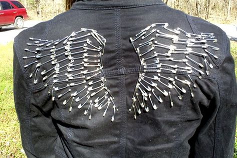 Safety Pin Wings by aglanceatmyworld, via Flickr Safety Pin Wings, Safety Pin Art On Clothes, Safety Pin Art, Diy Safety, Safety Pin Crafts, Grunge Jacket, Hoodie Diy, Diy Clothes Design, Safety Pins