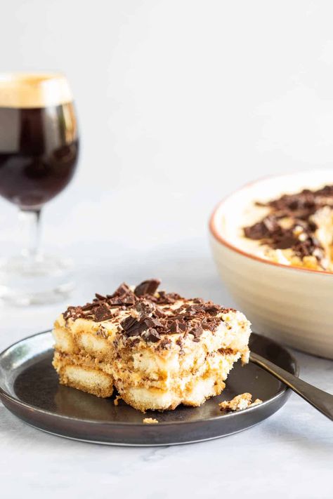 De allerlekkerste tiramisu Tiramisu Recept, Tiramisu Cheesecake, Tapas Party, Hot Cross Buns Recipe, Happy Foods, European Food, Bakery Cafe, Pie Dessert, Beignets