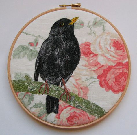 Blackbird thread painting. Blackbird Embroidery, Embroidered Garden, Tapestry Ideas, Machine Embroidery Thread, Garden Birds, Thread Painting, Gold Work, Free Machine Embroidery, Blackbird