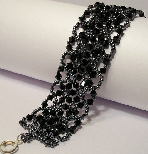 Swarovski Bracelet, Swarovski Crystal Bracelet, Swarovski Beads, Crystal Beads Bracelet, Beaded Jewelry Tutorials, Diy Vintage, Black Crystals, Hand Made Jewelry, Bead Jewellery