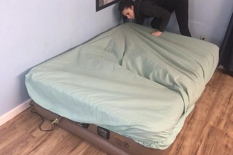 Air Mattress Beds, Air Mattress Storage Ideas, Inflatable Bed Ideas Bedrooms, Air Bed Ideas Bedrooms, Air Mattress Hacks, Air Mattress Guest Room, Air Mattress Bedroom Ideas, Summer Strike, Twin Air Mattress